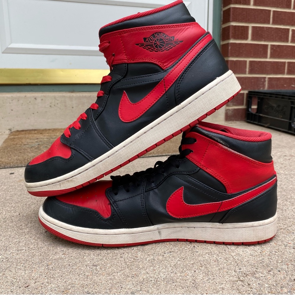 Jordan 1 Mid Alternate Bred
(2022)